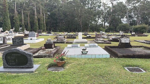 Tewantin Cemetery.jpg