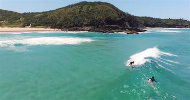 Surfing in Noosa (photo credit: vsnip4)