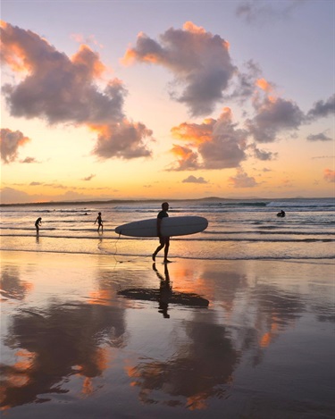 Surfing-in-Noosa4.jpg